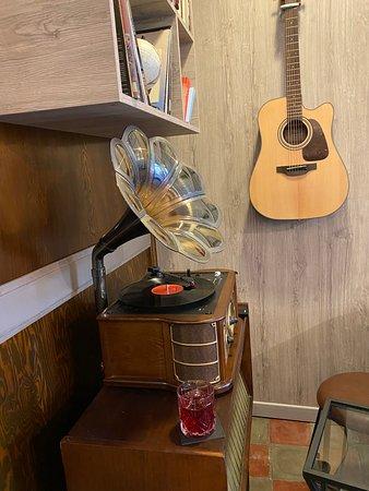 V - Vermouth & Vinili